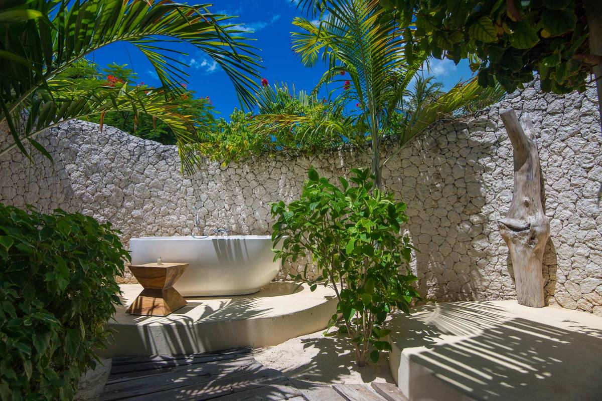 Zanzibar White Sand Outdoor Bath Tub